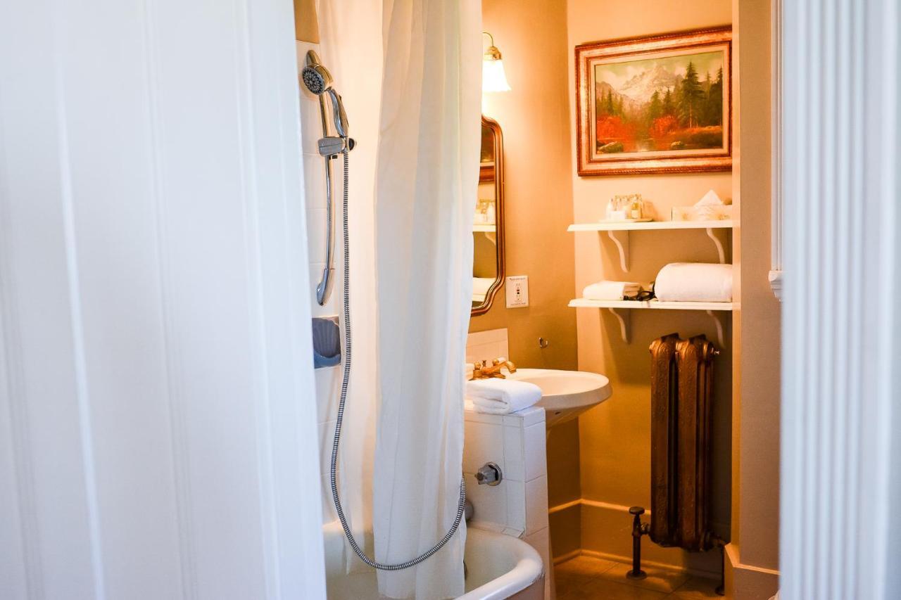 Dashwood Manor Seaside Bed & Breakfast Victoria Exteriör bild