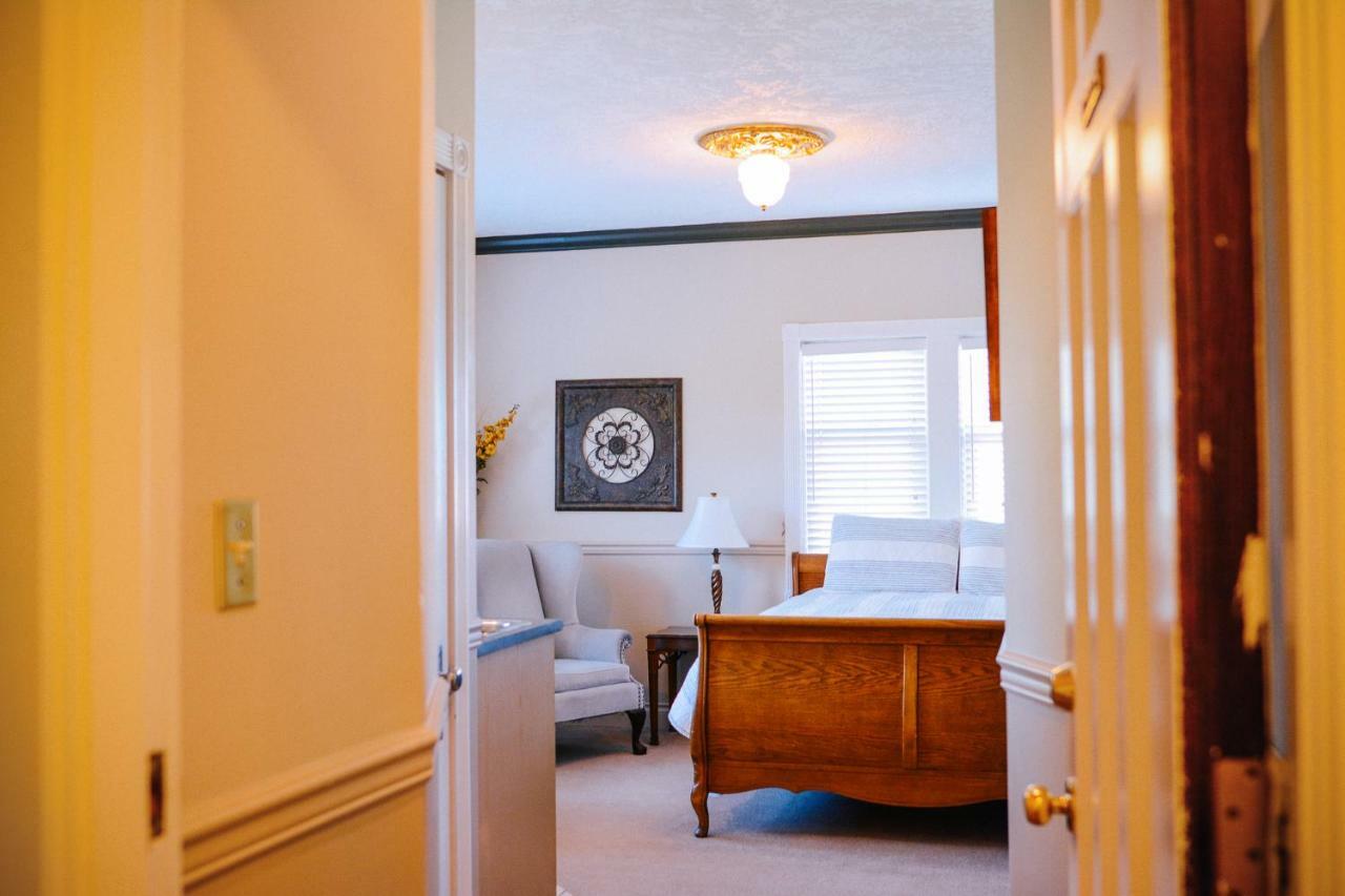 Dashwood Manor Seaside Bed & Breakfast Victoria Exteriör bild
