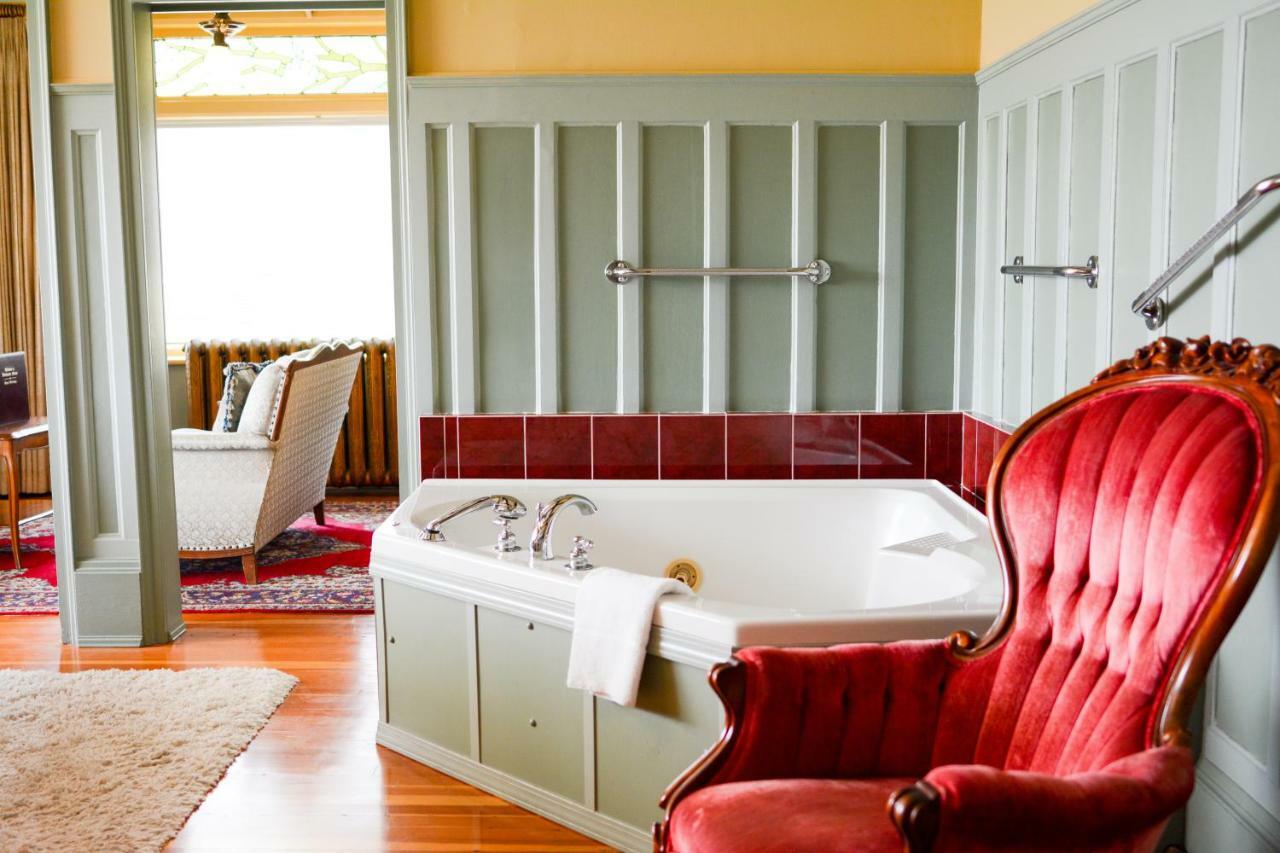 Dashwood Manor Seaside Bed & Breakfast Victoria Exteriör bild